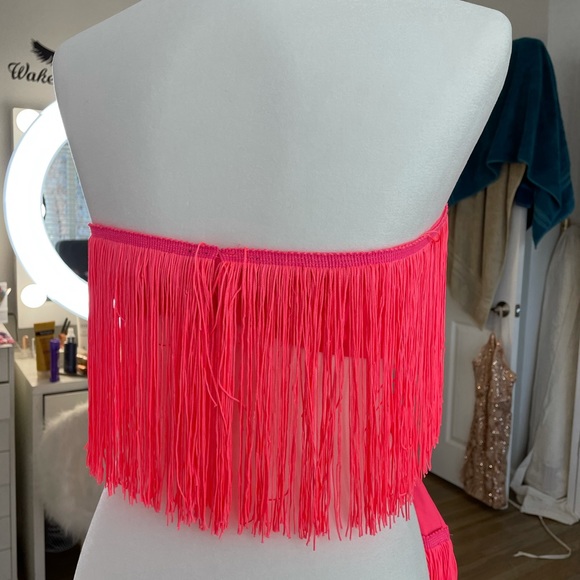 Two piece halter and shorts with fringe all pink - Picture 4 of 7